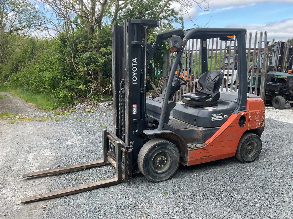 FORKLIFT - Image 1