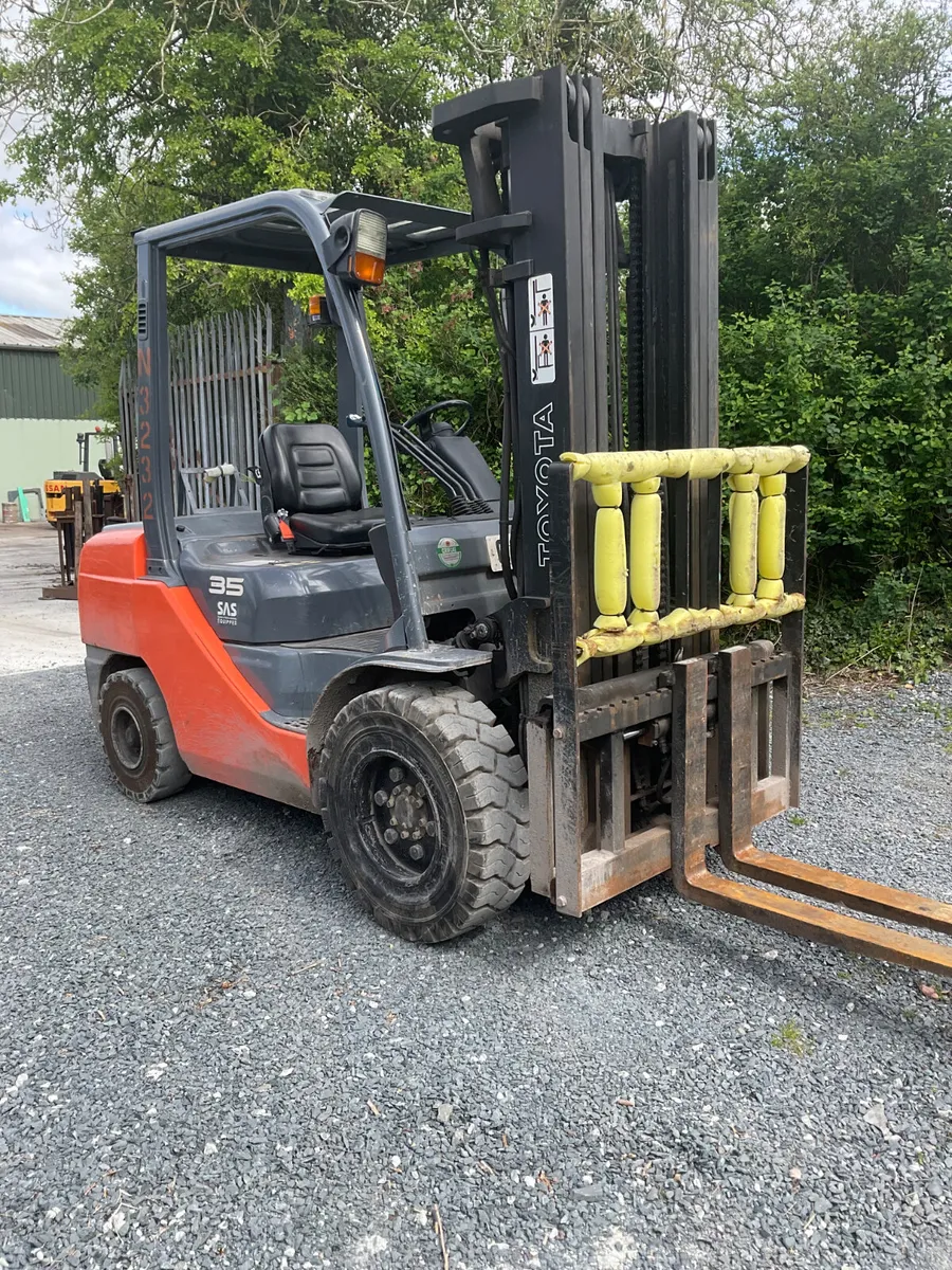 FORKLIFT - Image 2