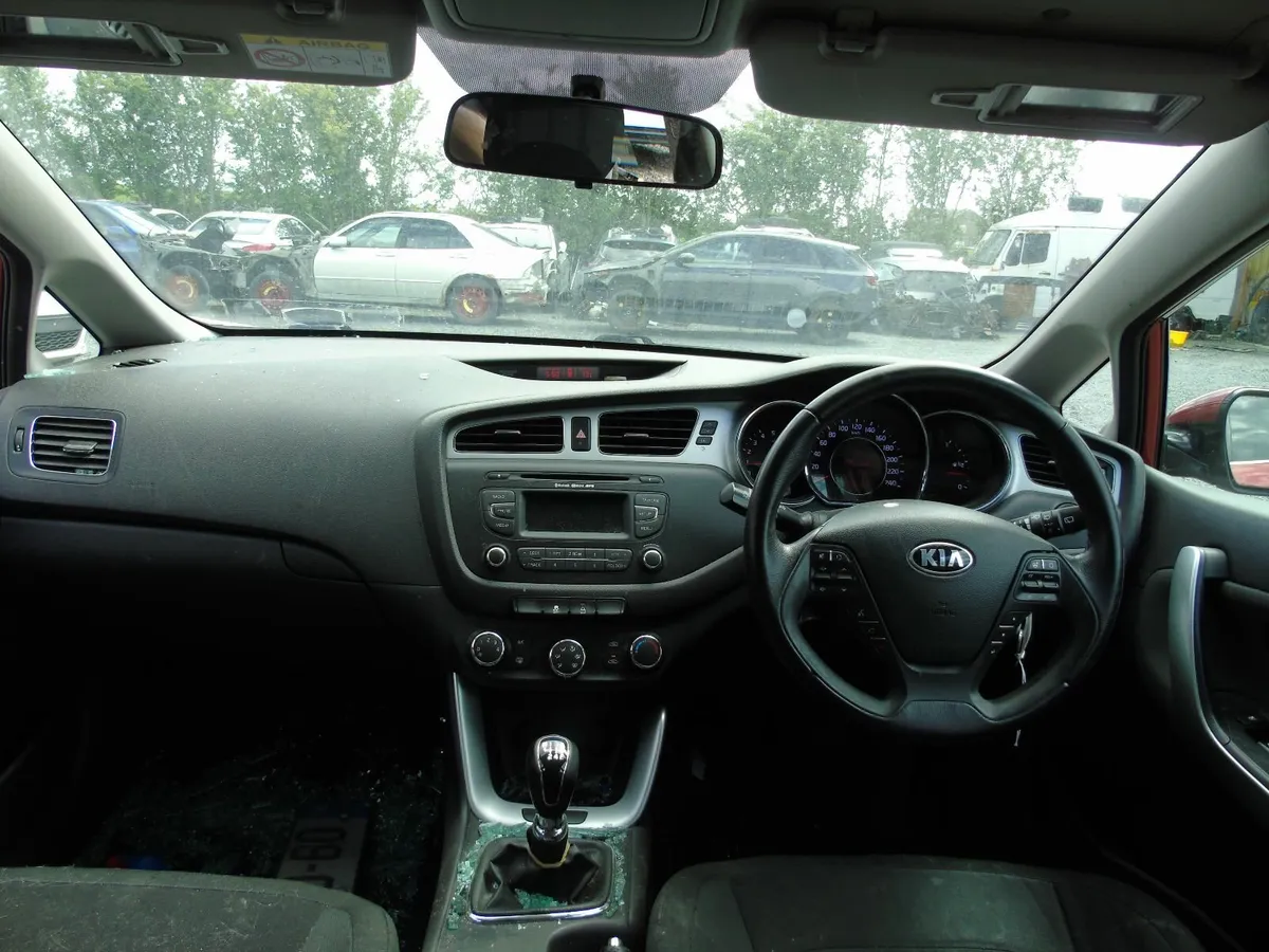 KIA CEED's 1.6 DIESEL 2017 BREAKIN ALSO 2022 MODEL - Image 3