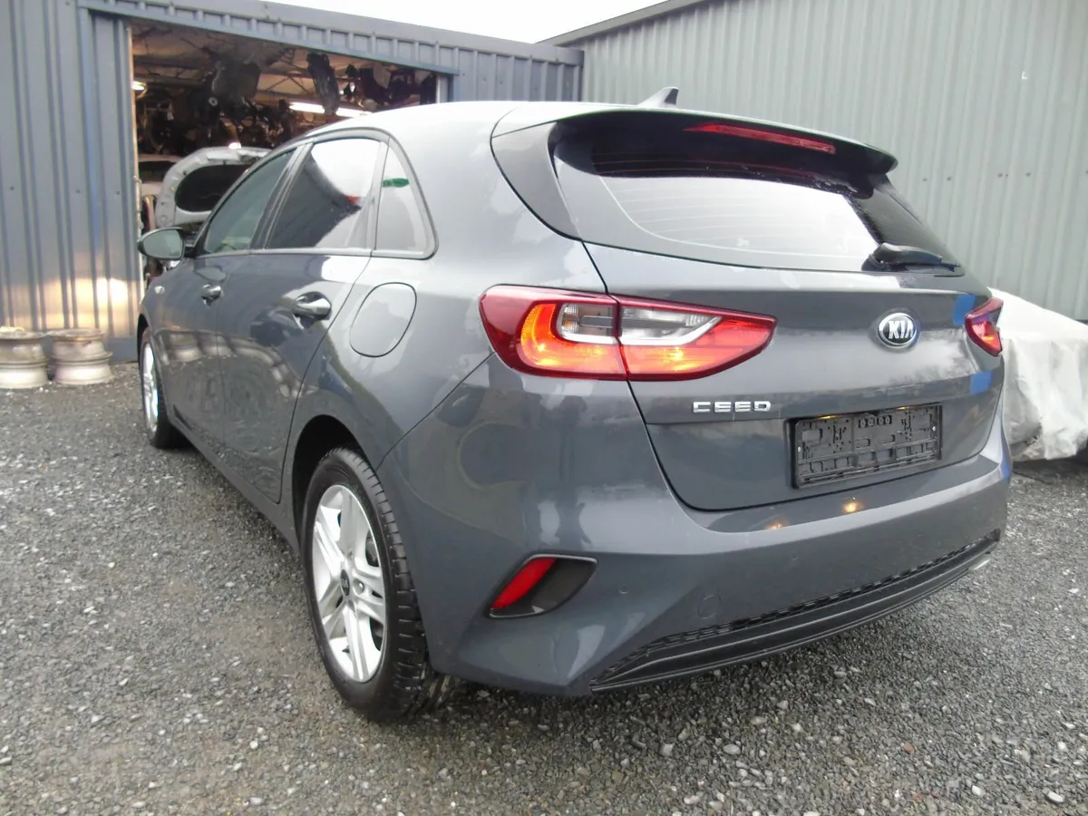 KIA CEED's 1.6 DIESEL 2017 BREAKIN ALSO 2022 MODEL - Image 4