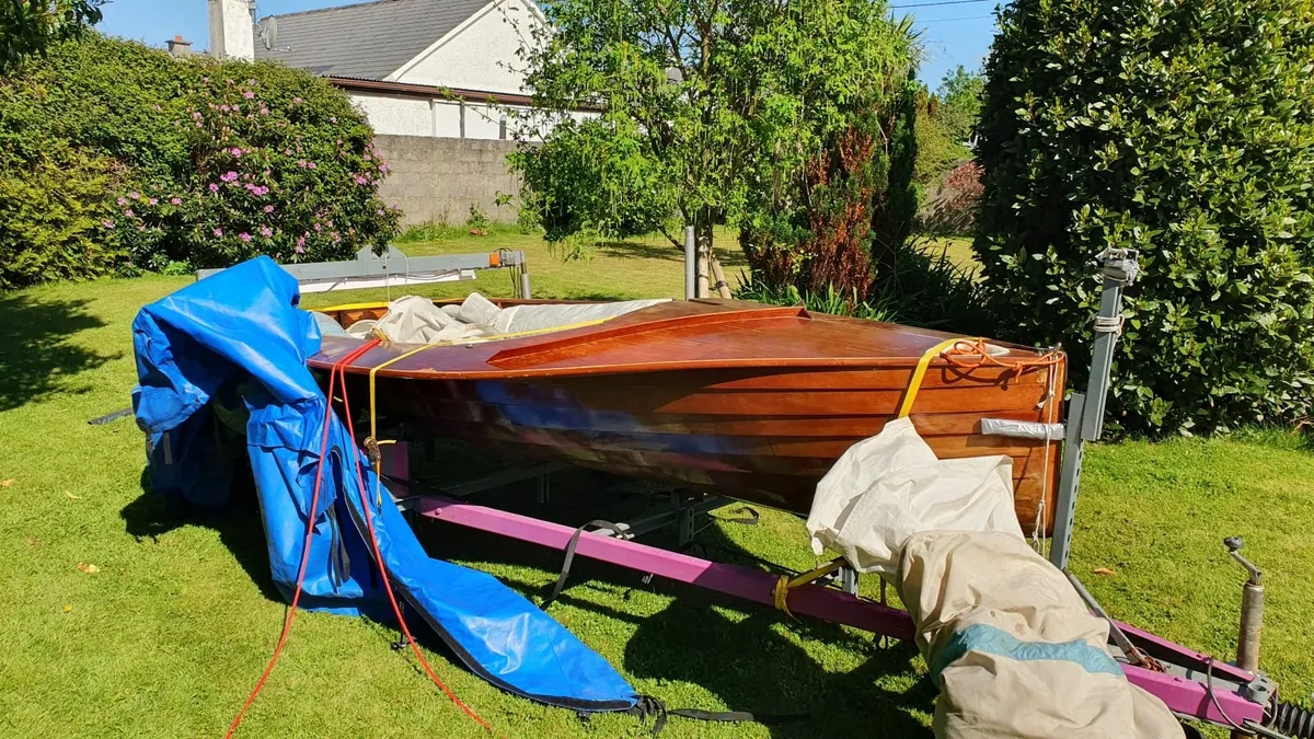 Classic  Merlin wooden sailing dinghy - Image 1