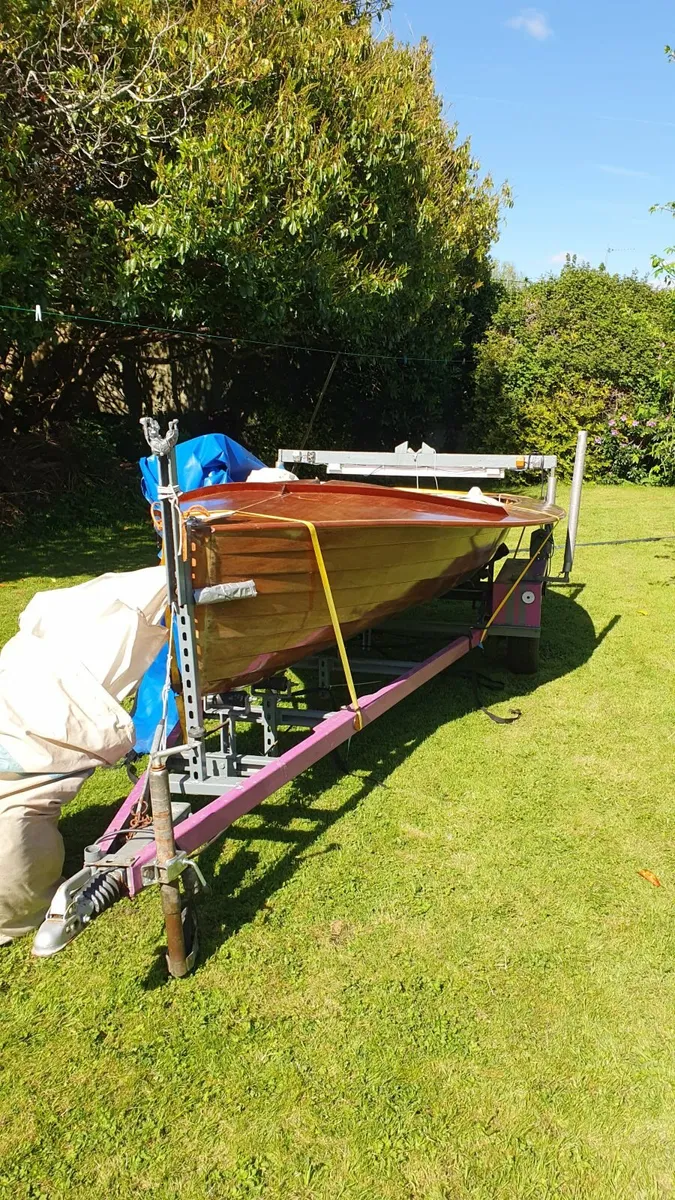 Classic  Merlin wooden sailing dinghy - Image 2