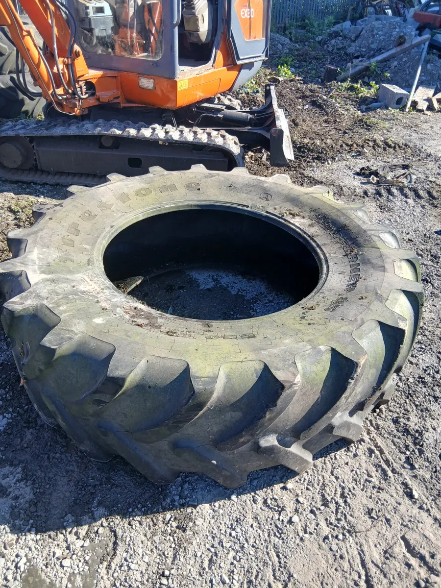 Firestone 520/85/38 tyres for sale - Image 3