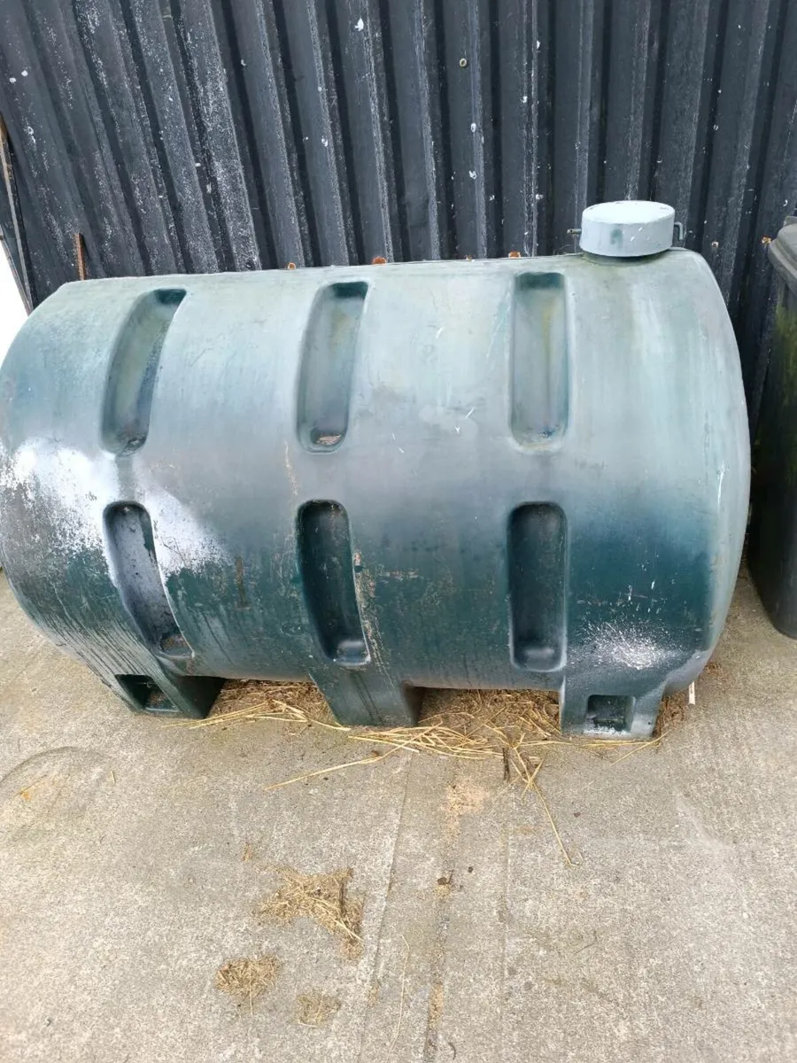 Oil tank