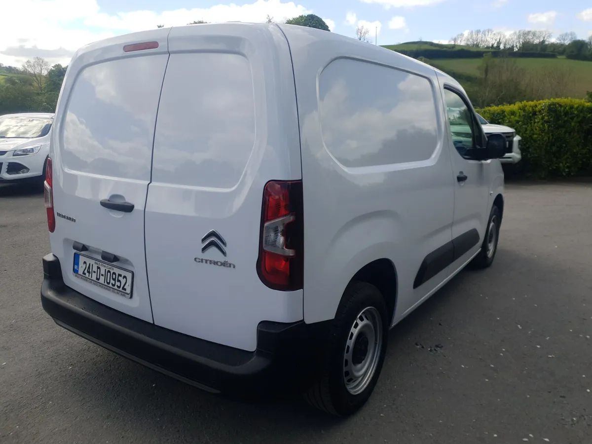 Citroen Berlingo 2024 100 mwb 3 SEATER - Image 4