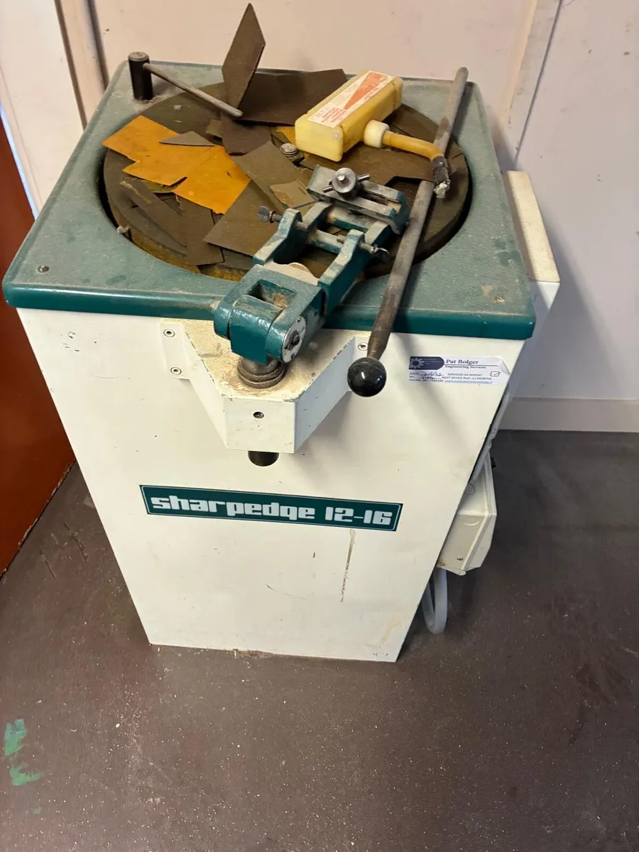 Reduced to clear Ex school oil honing stones, - Image 2