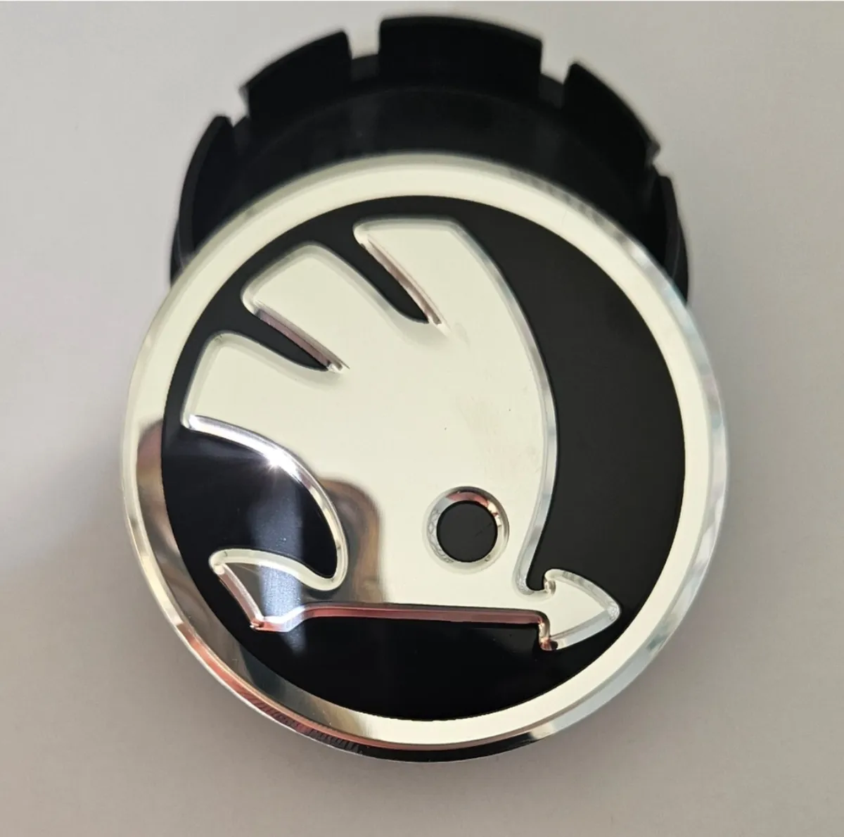 Skoda 56mm Centre Caps (4 Caps €15) - Image 3