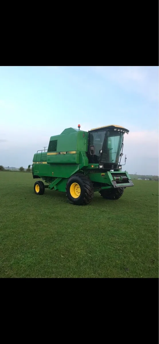 John Deere combine - Image 1