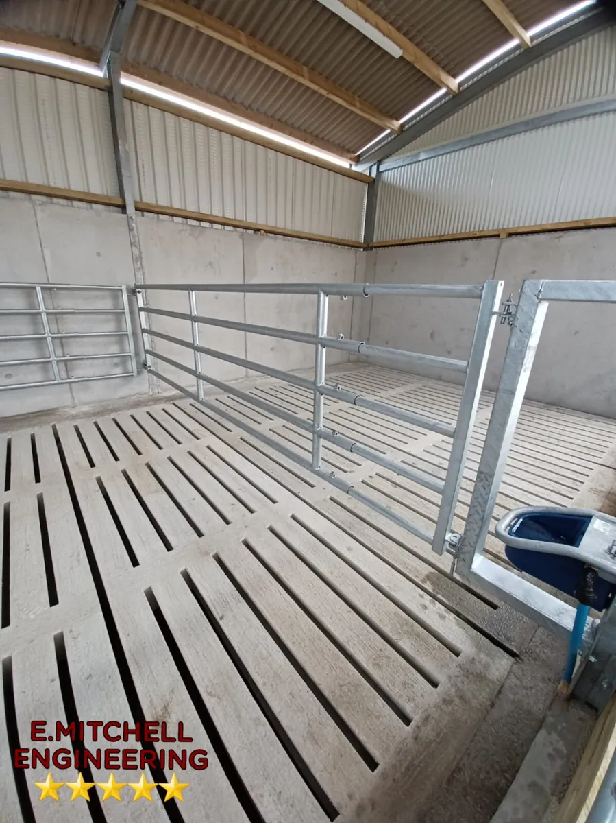 Heavy duty 5 bar dividing gates. - Image 1