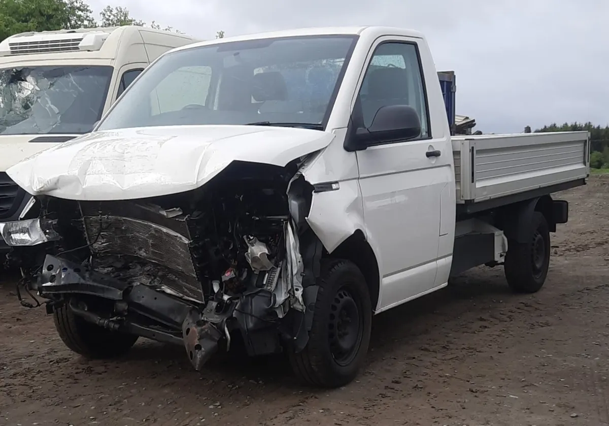 2021 VW Transporter For Dismantling - Image 1
