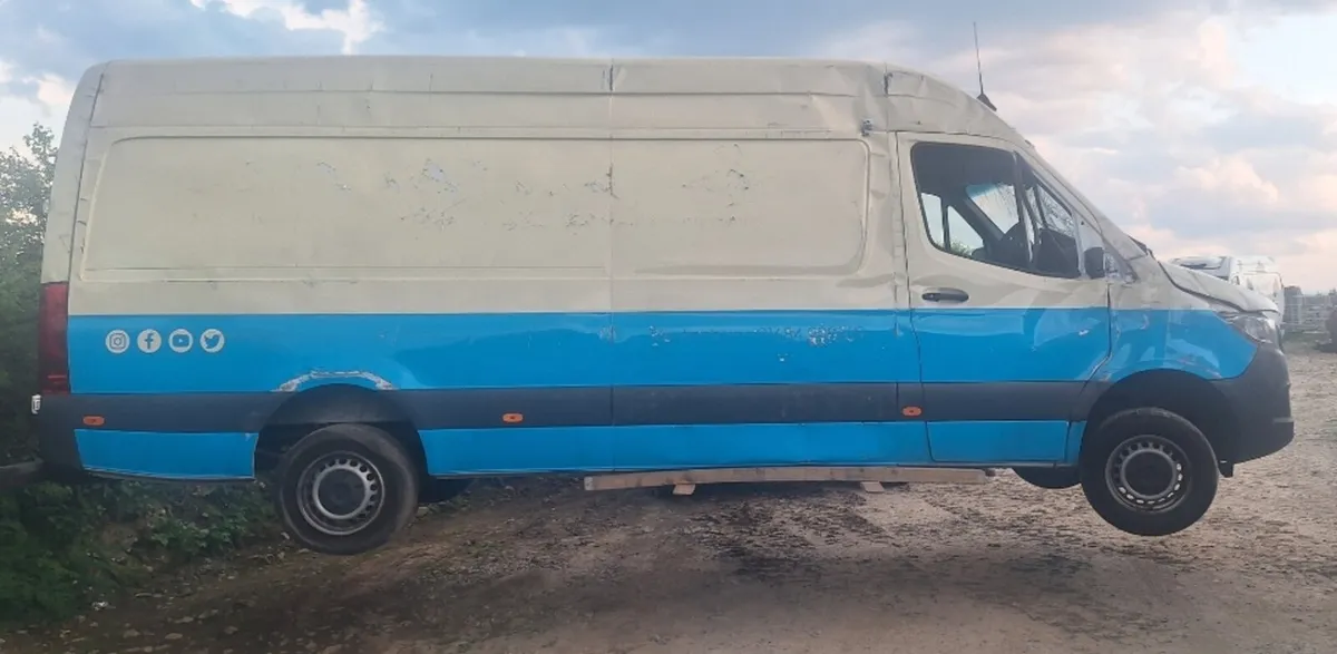 2023 Mercedes Sprinter 317 RWD For Dismantling - Image 4