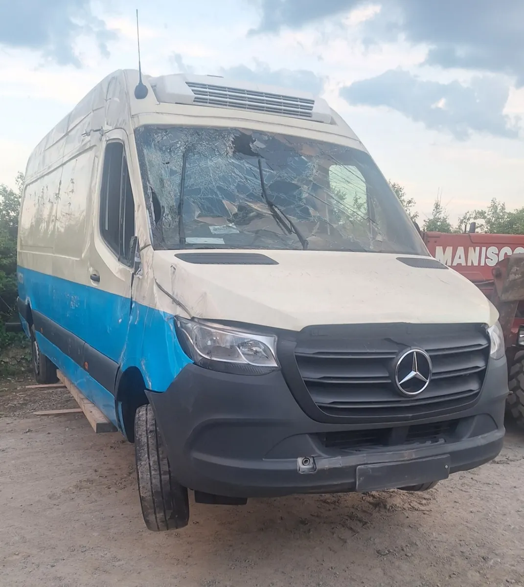 2023 Mercedes Sprinter 317 RWD For Dismantling - Image 2