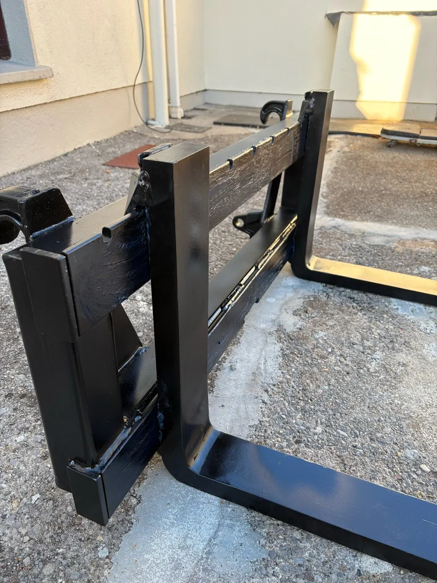 Pallet forks on euro brackets - Image 1