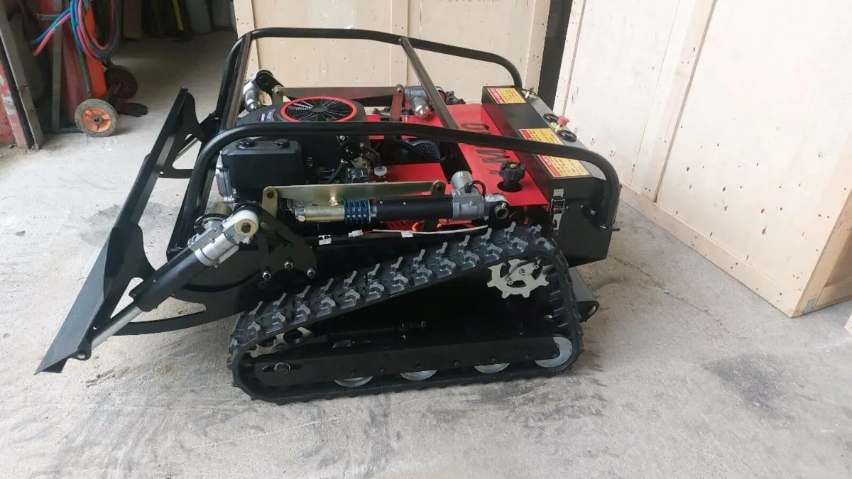 Lawn mower ...40% slopes no problem - Image 4