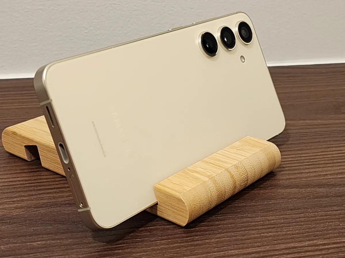 Samsung S24 brand new seal boxed - Image 2