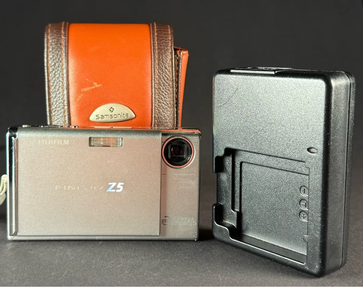 FujiFilm FinePix Z5 CCD 6.3 MP camera (read) - Image 1