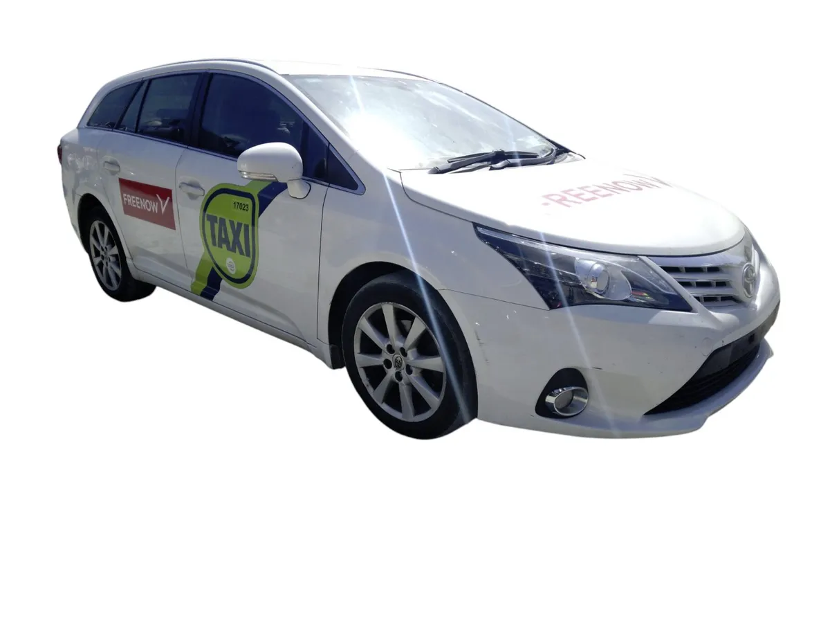 2012 TOYOTA AVENSIS For Breaking/Dismantling - Image 1