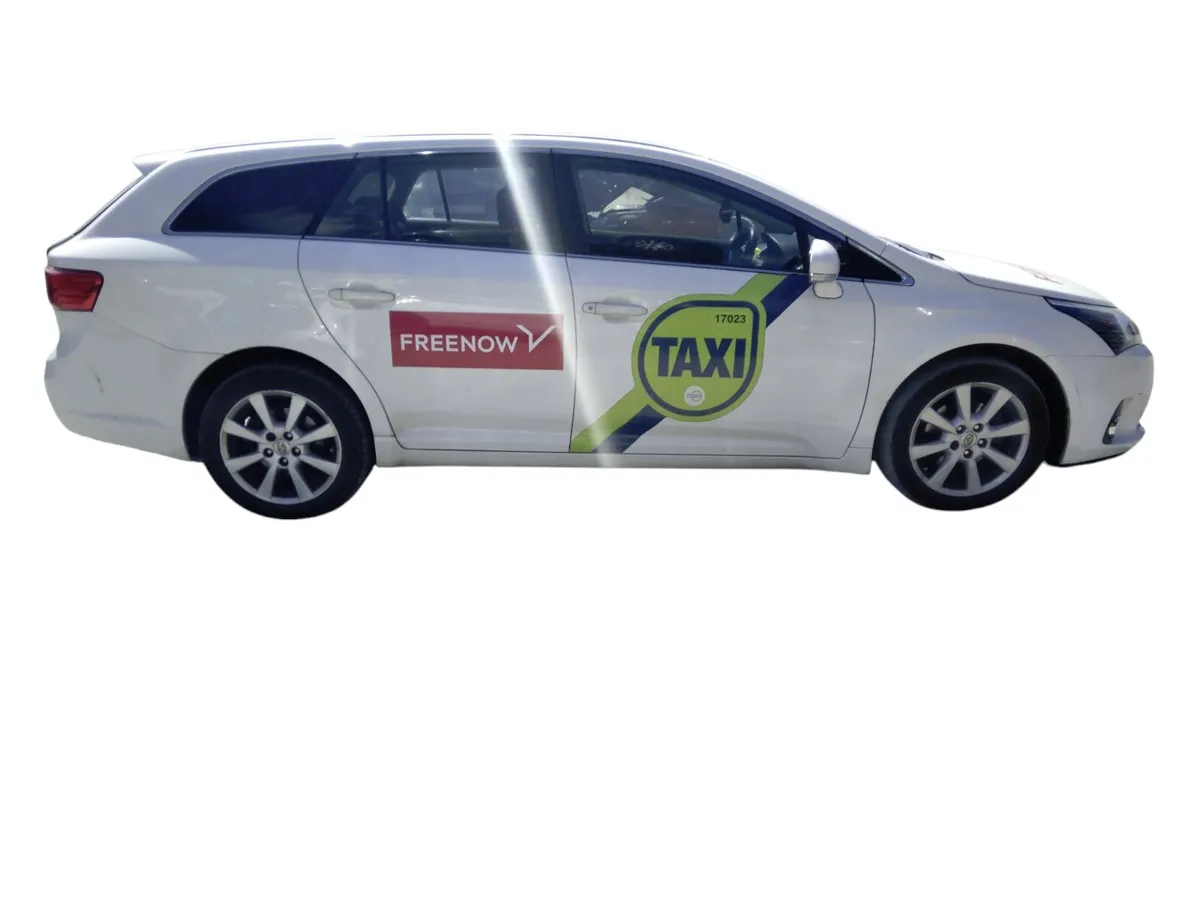 2012 TOYOTA AVENSIS For Breaking/Dismantling - Image 2