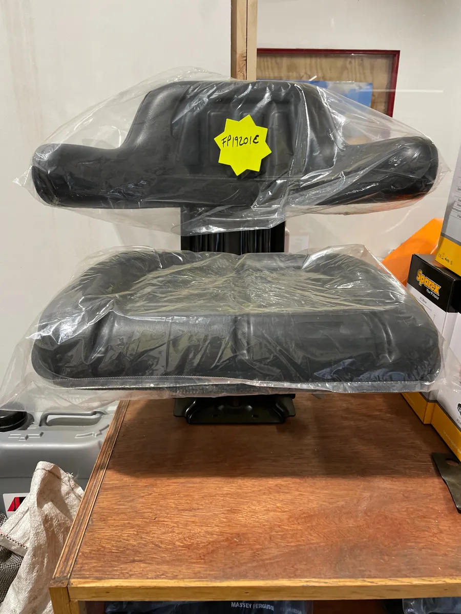 Tractor seats - Image 3