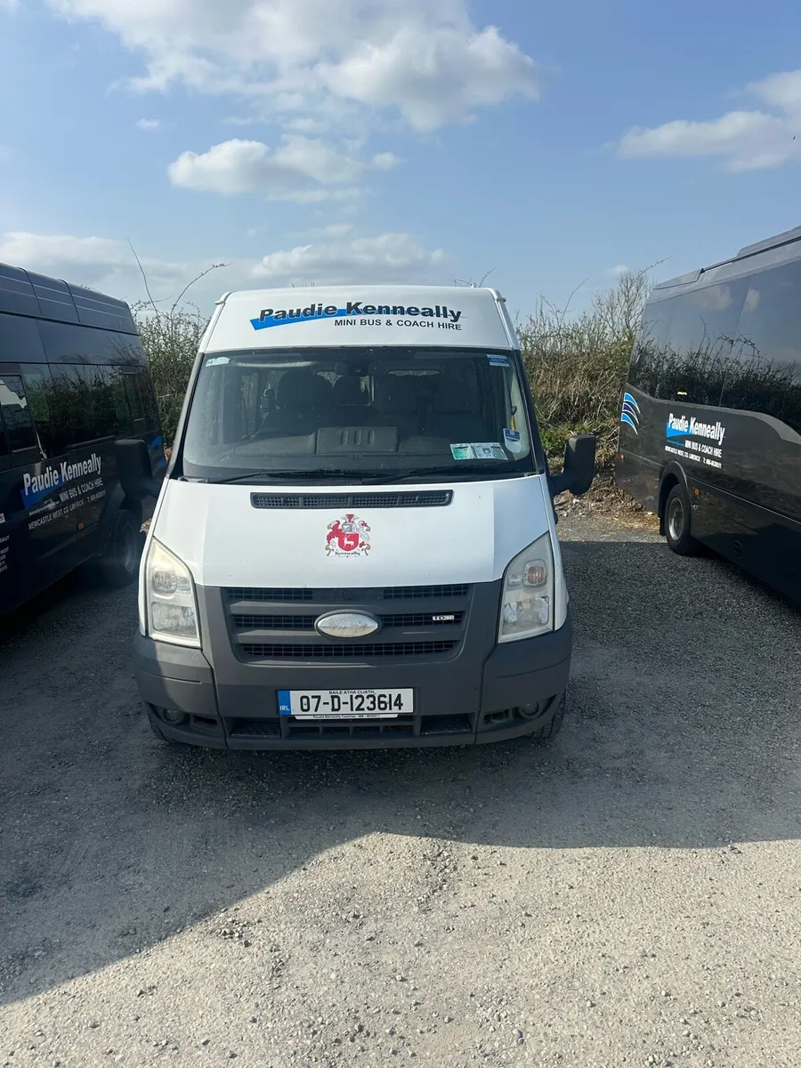 Buses & coaches - Image 1