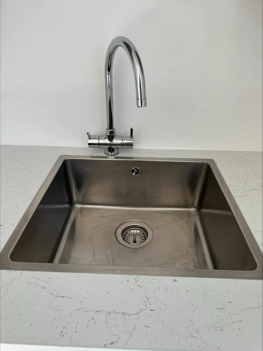 7.4 x 3m Office with Kitchenette/toilet - Image 4