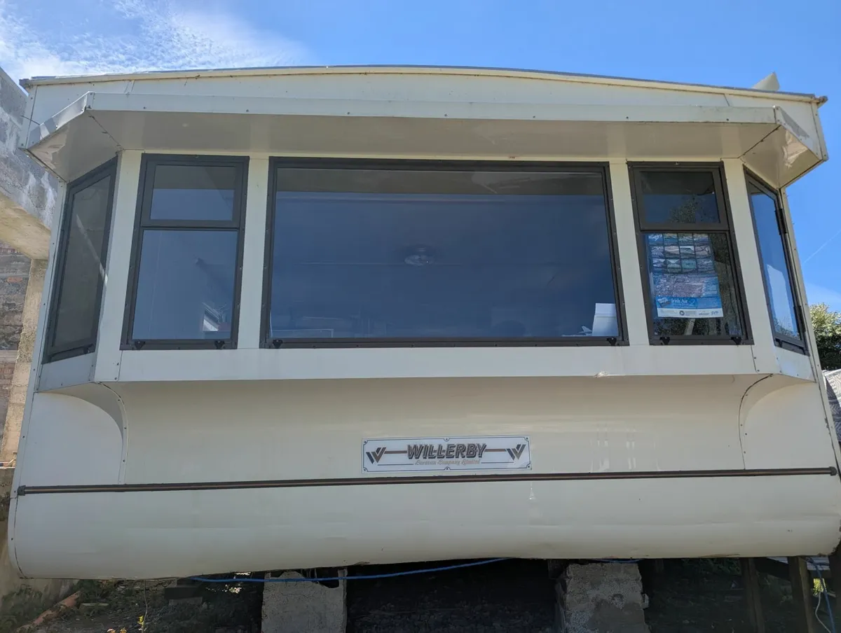 Mobile Home Willerby 35' x 12' - Image 1
