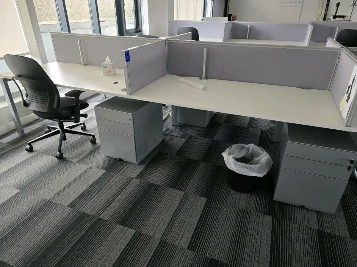 Office desks pods - Image 1