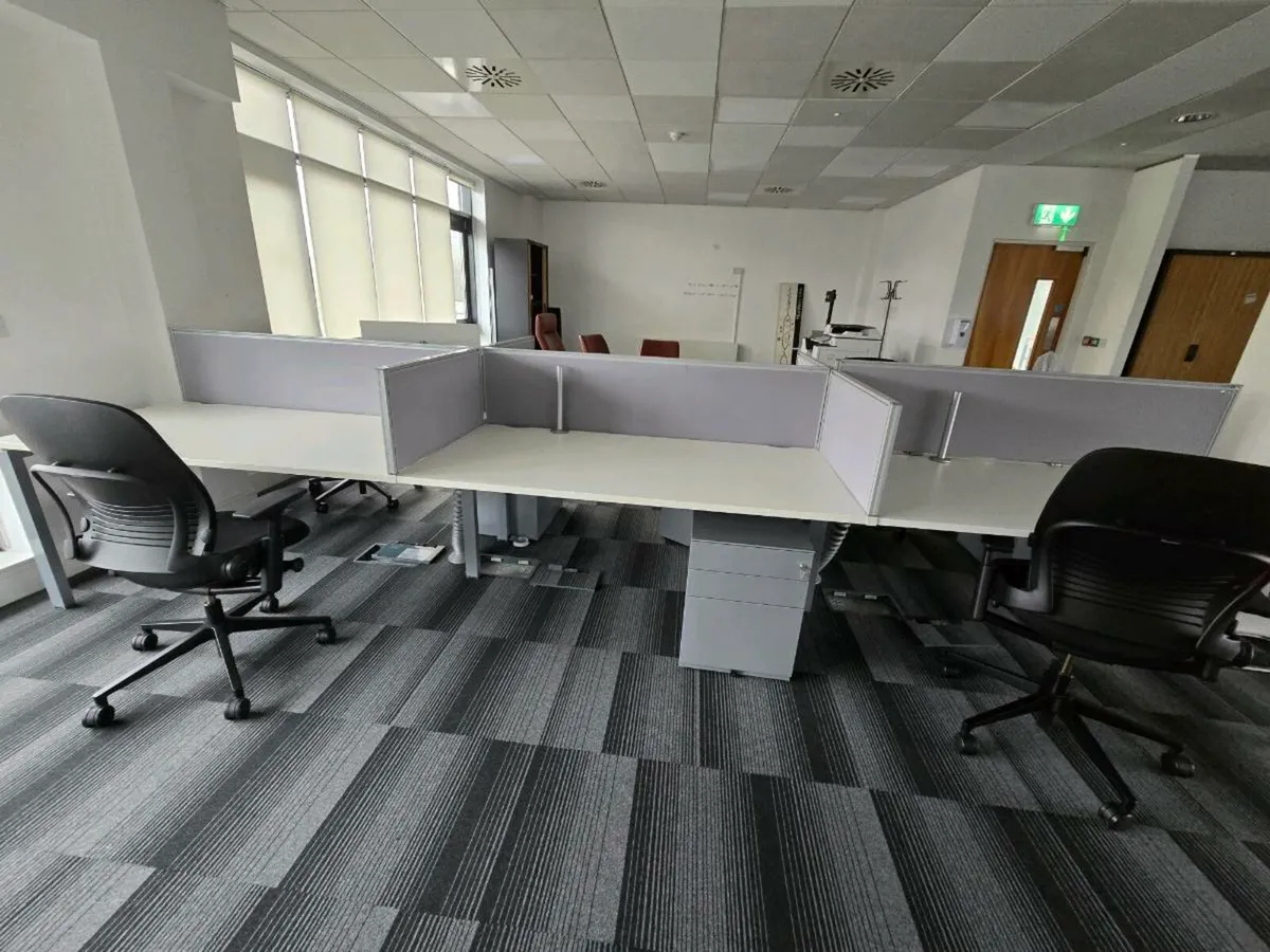 Office desks pods - Image 2