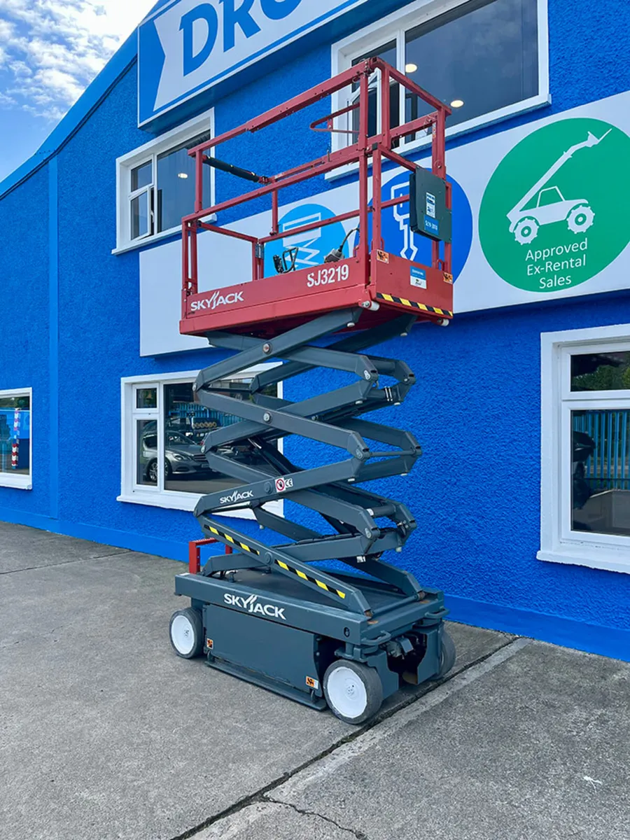 Skyjack SJ3219 Electric Scissor Lift - Image 4