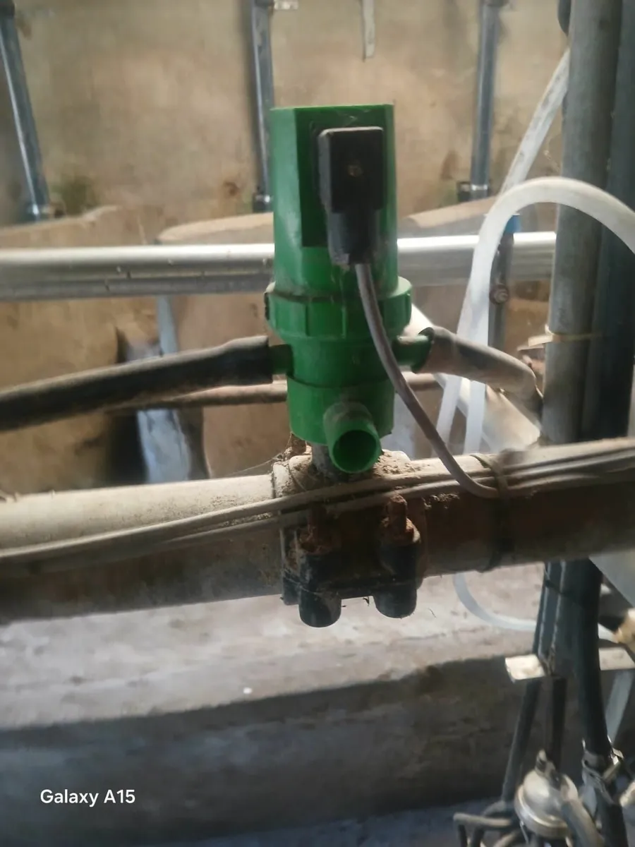 Herringbone 10 Unit Milking Parlour for sale - Image 2