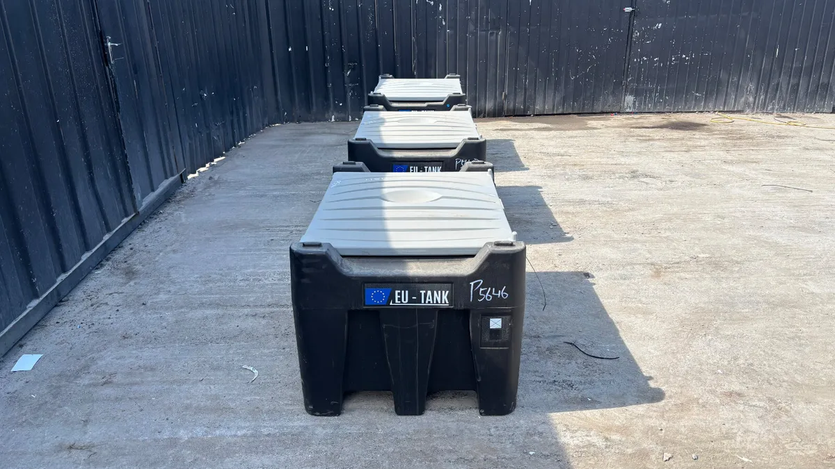 Emiliana Serbatoi 330L Plastic Fuel Tank - Image 4