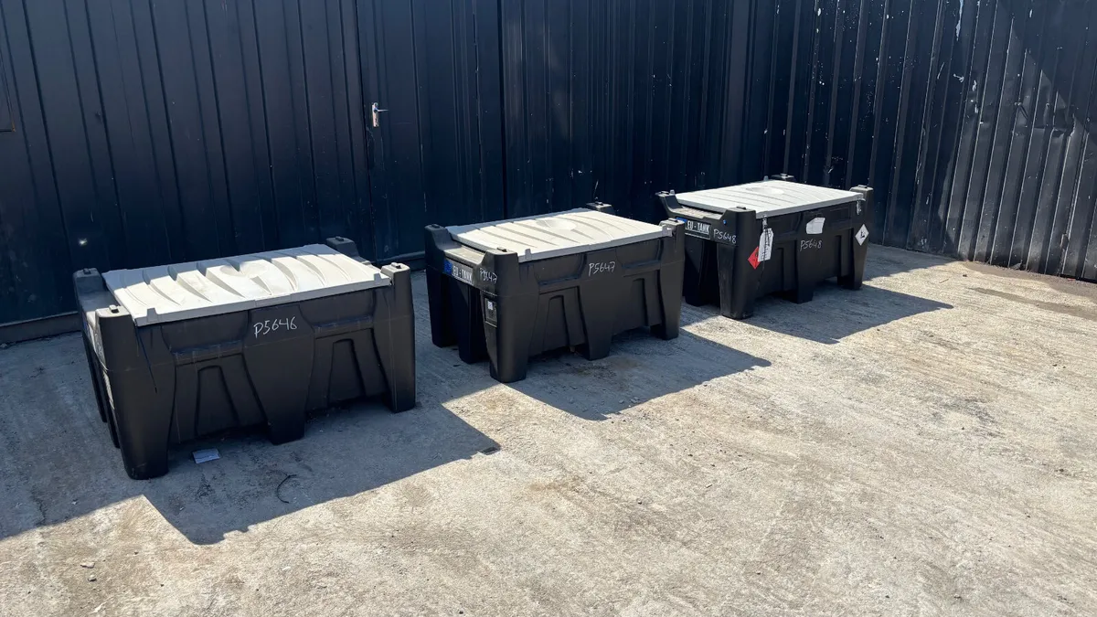 Emiliana Serbatoi 330L Plastic Fuel Tank - Image 1