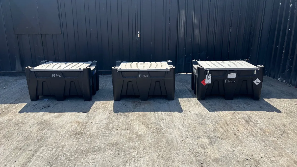 Emiliana Serbatoi 330L Plastic Fuel Tank - Image 2