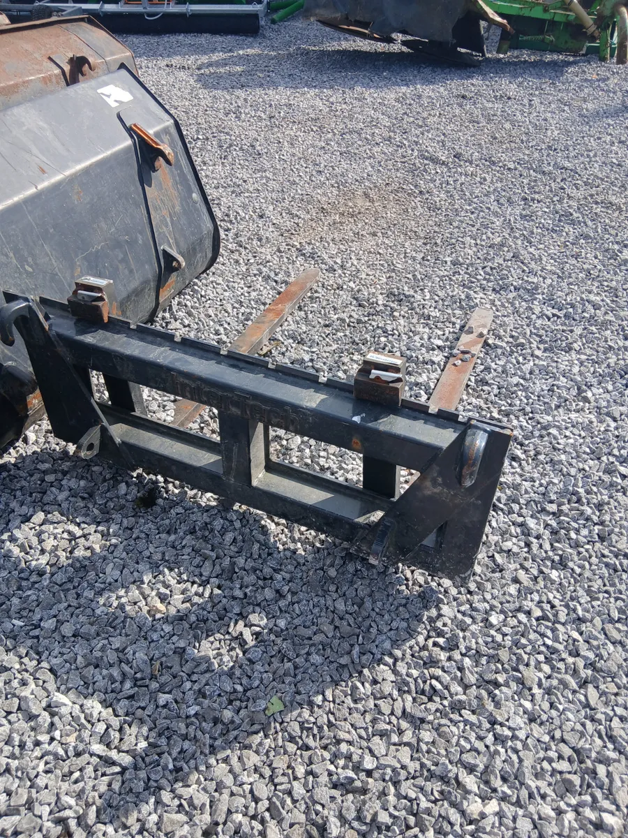 New pallet forks c/w euro brackets for sale - Image 4