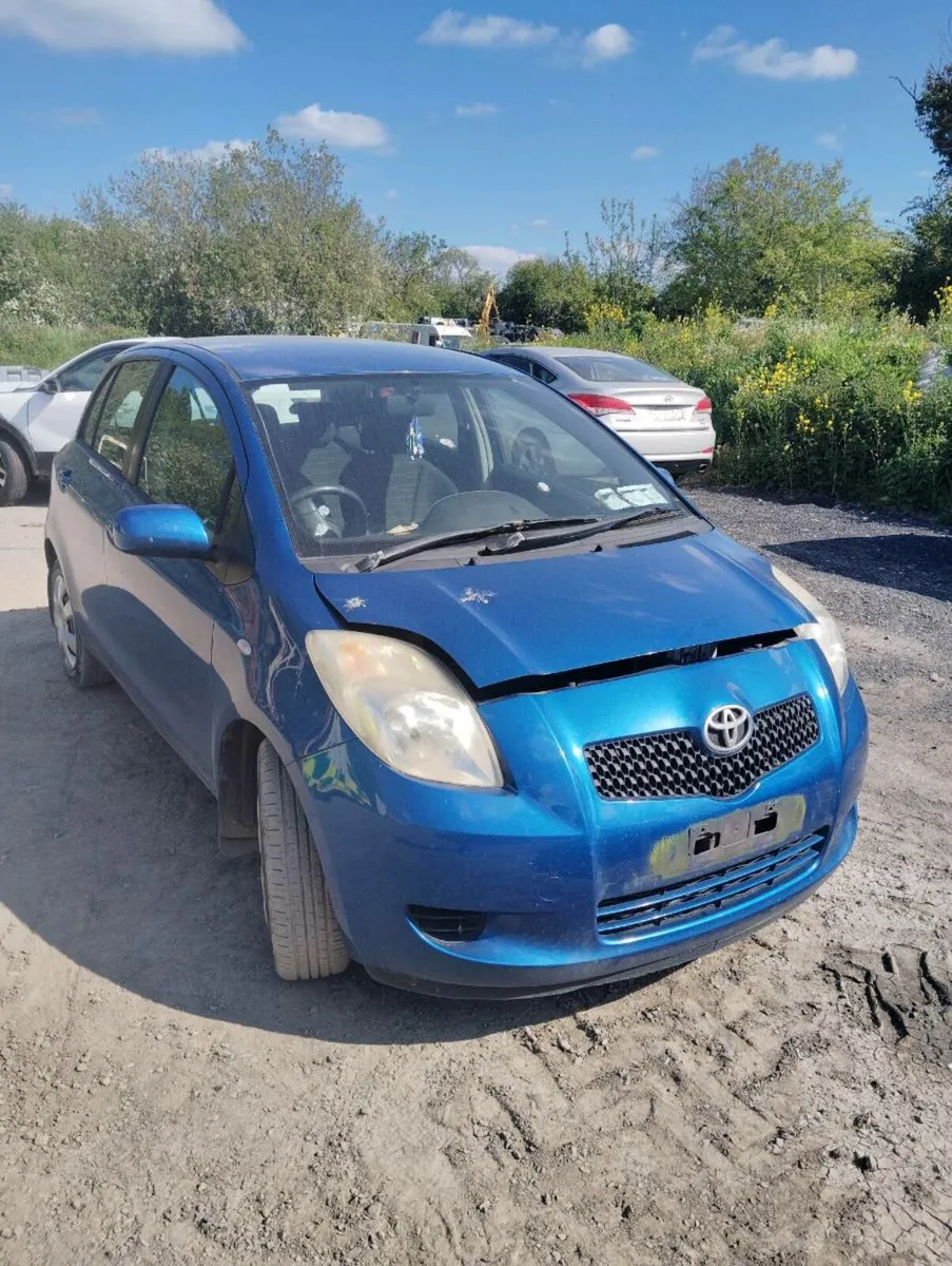 Breaking Toyota Yaris 2008 petrol - Image 1