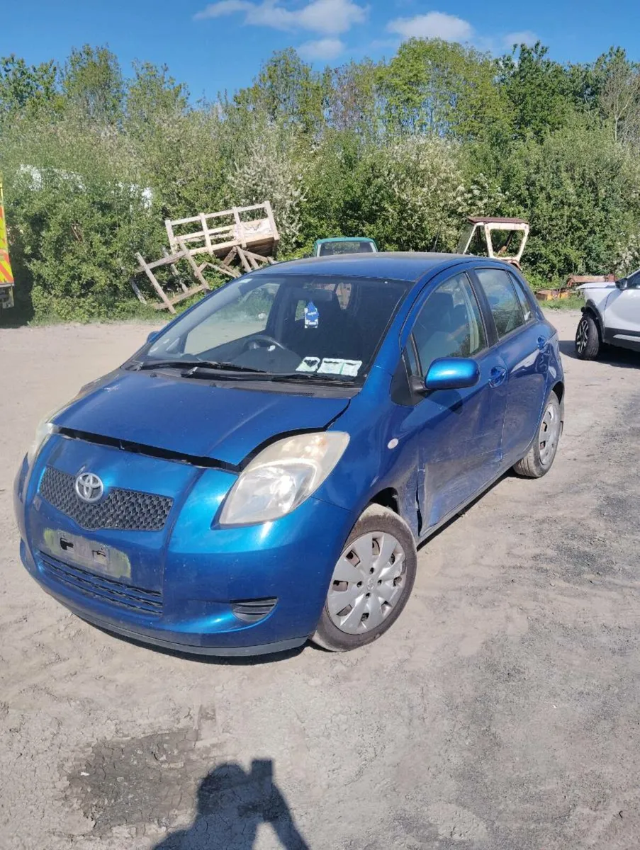 Breaking Toyota Yaris 2008 petrol - Image 2