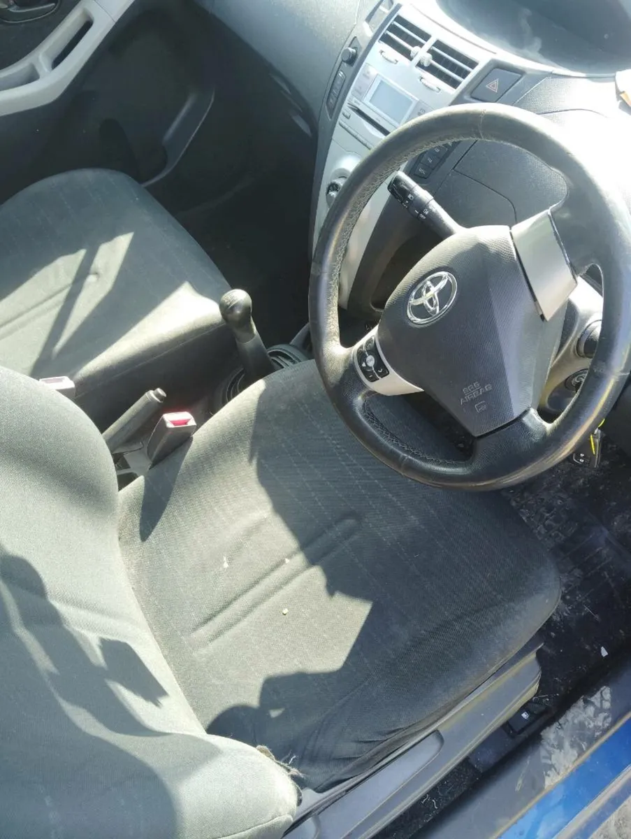 Breaking Toyota Yaris 2008 petrol - Image 4