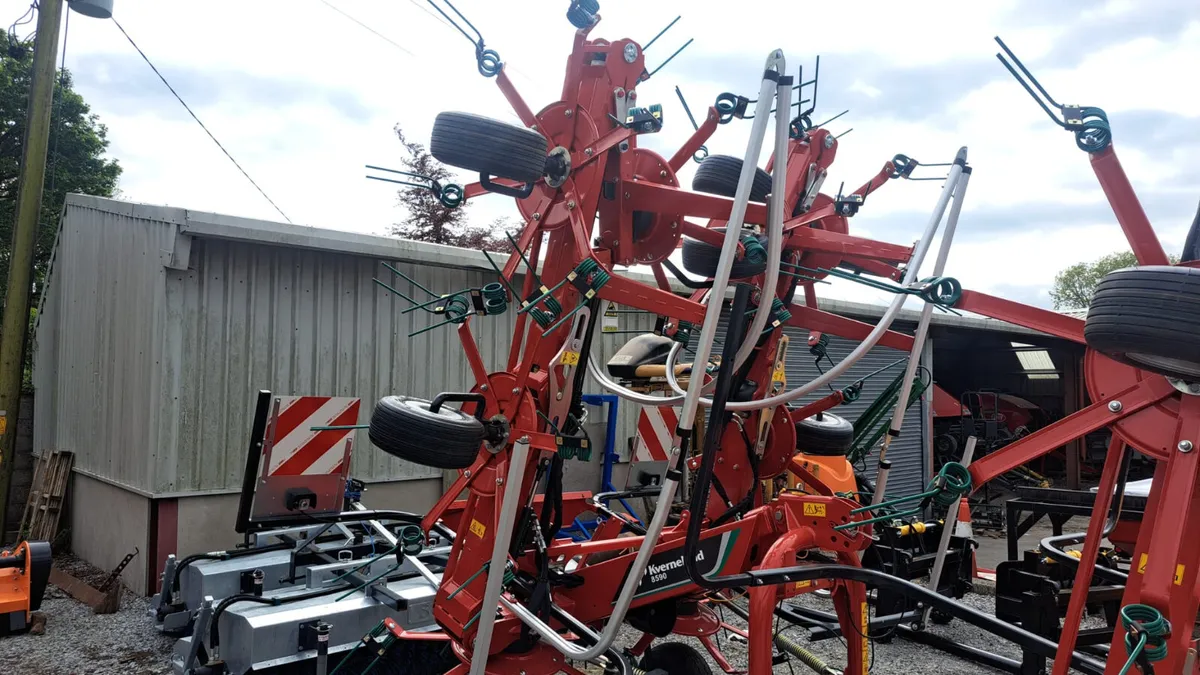 Kverneland Tedders IN STOCK - Image 4