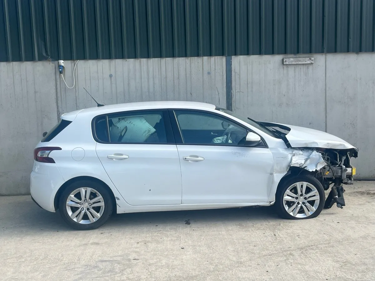 2016 Peugeot 308 for parts - Image 1