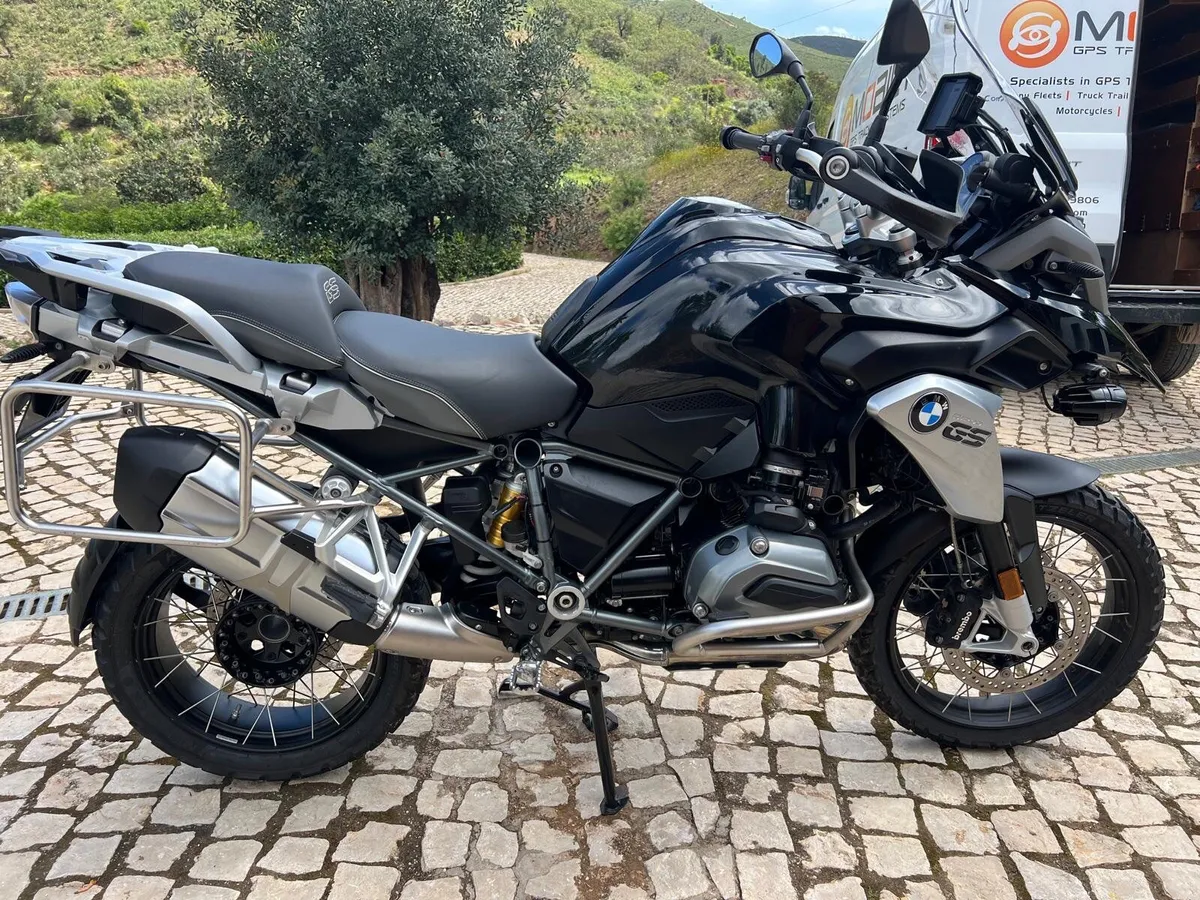 BMW R 1200 GS 2017 Triple Black - Image 1