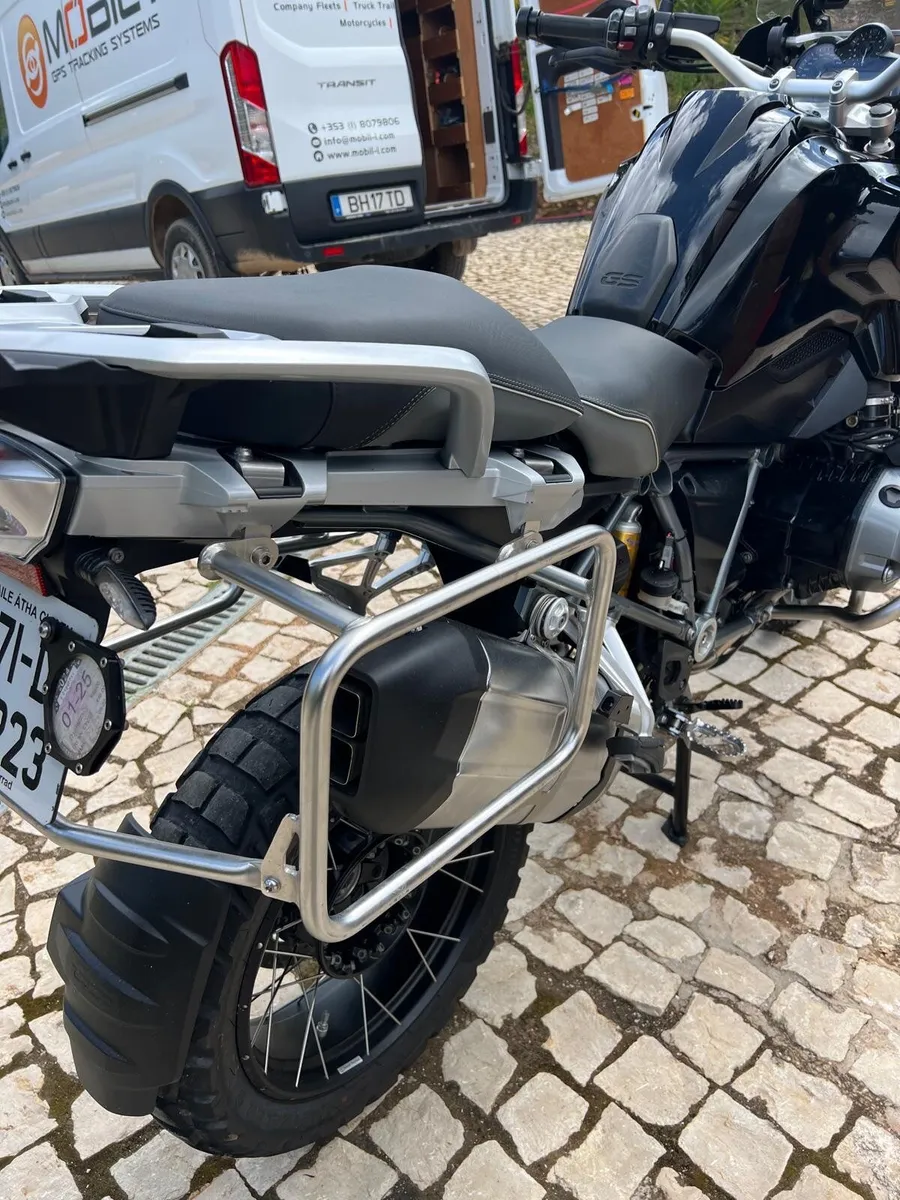 BMW R 1200 GS 2017 Triple Black - Image 2