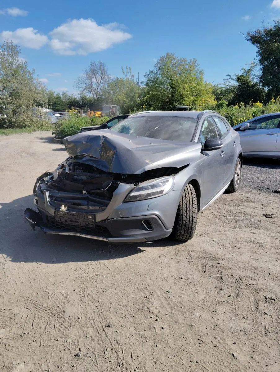 Breaking volvo V40 2016 2.0 diesel D3 - Image 3