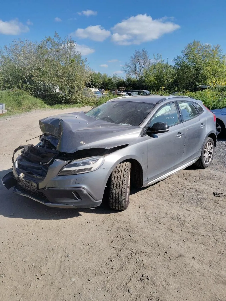 Breaking volvo V40 2016 2.0 diesel D3 - Image 1
