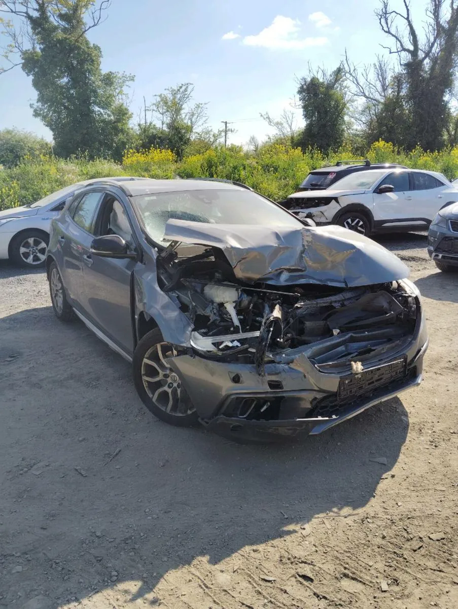 Breaking volvo V40 2016 2.0 diesel D3 - Image 2