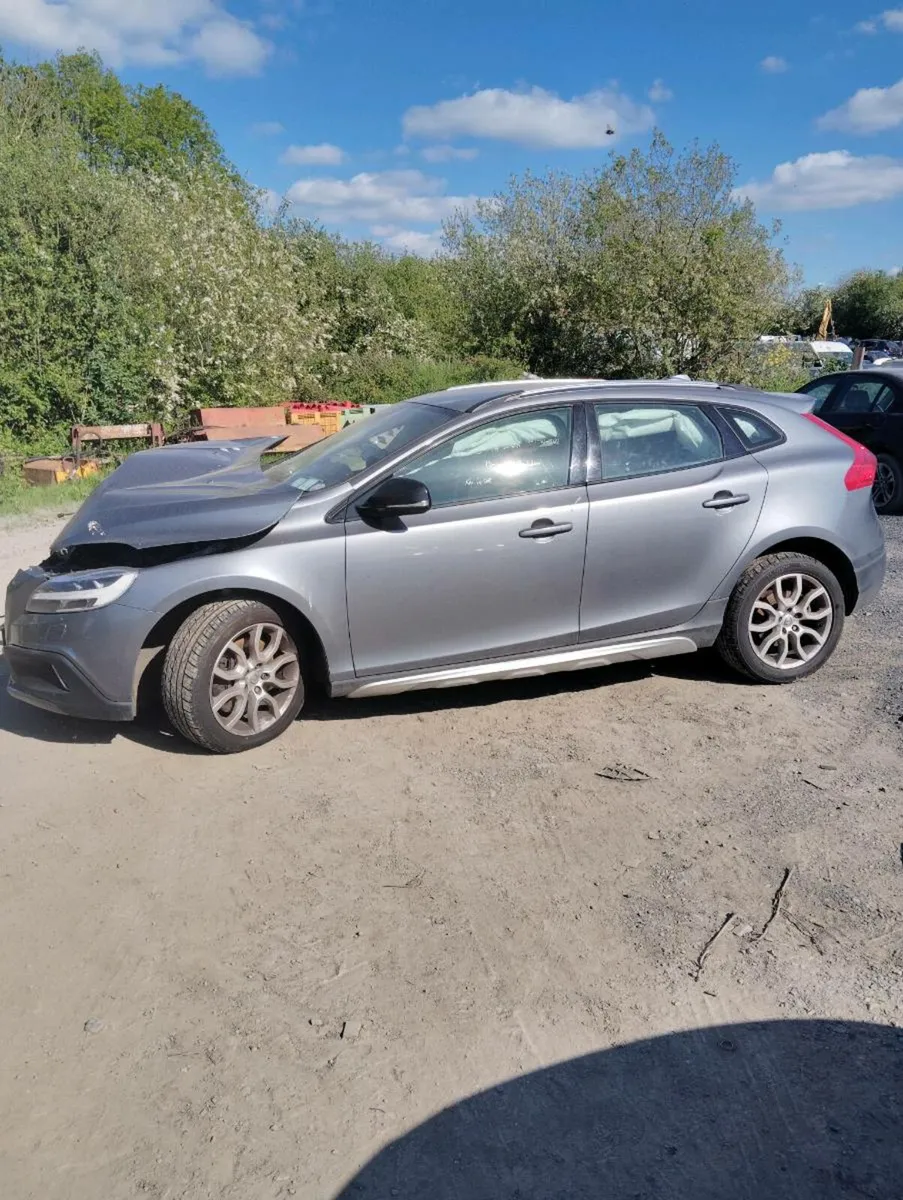 Breaking volvo V40 2016 2.0 diesel D3 - Image 4