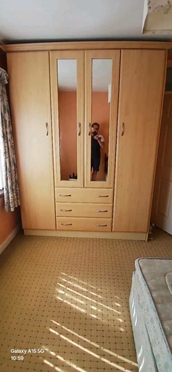 Fitted wardrobes - Image 1