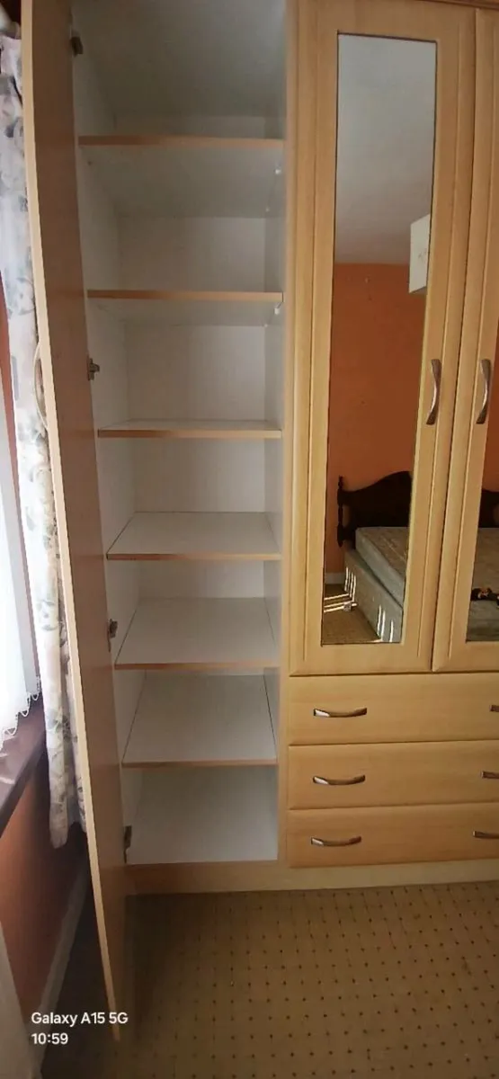 Fitted wardrobes - Image 2