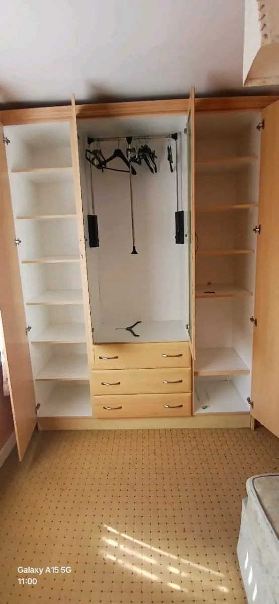 Fitted wardrobes - Image 3