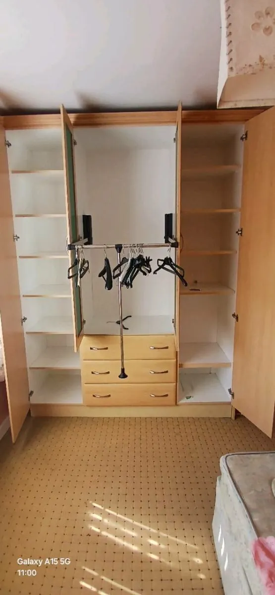 Fitted wardrobes - Image 4