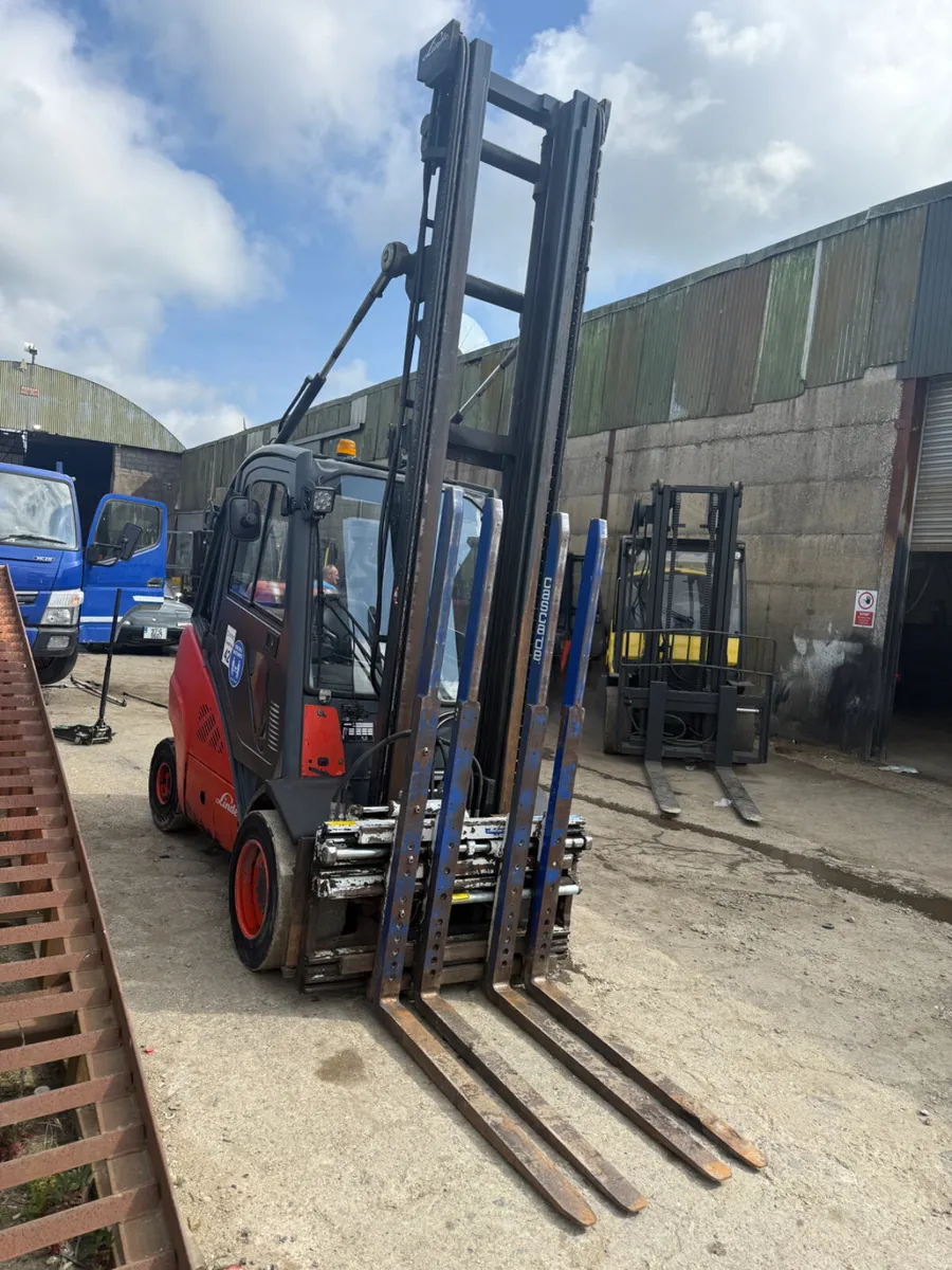 2010 4.5 Ton & 3.5 Ton Gas Linde 4 Fork - Image 2